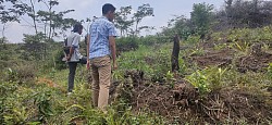 Agromas dan petugas desa Banyu Wangi